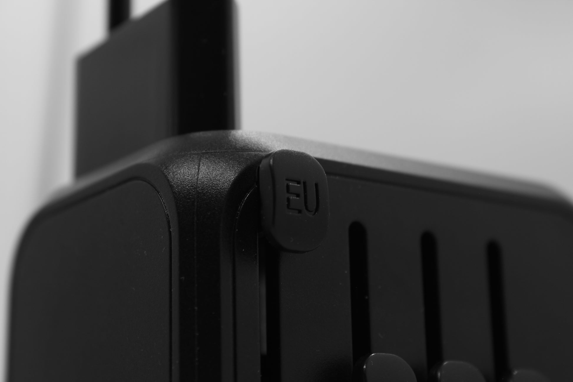 Detail van de ELEKSO 3A1C stekker met zichtbaar EU-schuifmechanisme voor Europese stekkers.